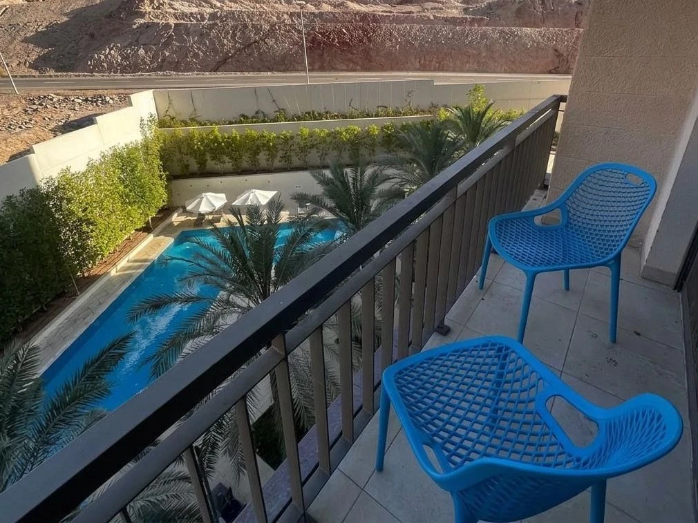 شاليه ستاندر باطلالة على بركة السباحة